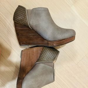 Brand new Dr. Scholl’s ankle booties